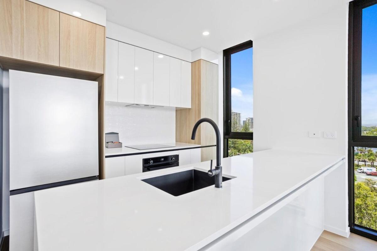 Waterfront Escape At Essentia * Gold Coast