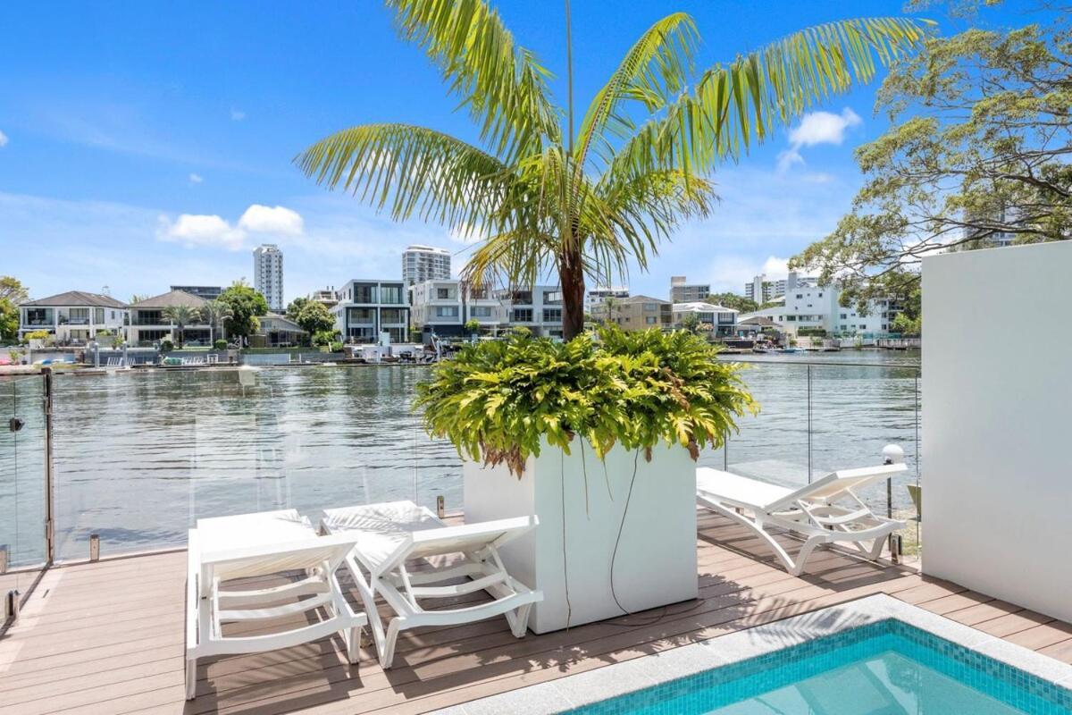 Apartment Waterfront Escape At Essentia